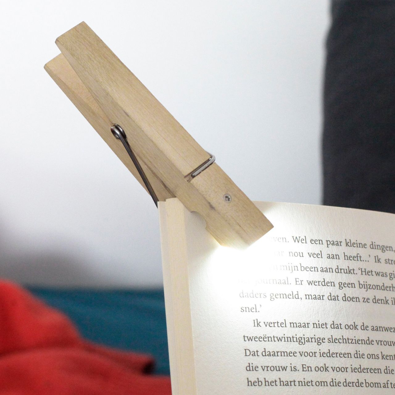 lampe de lecture pince à linge kikkerland